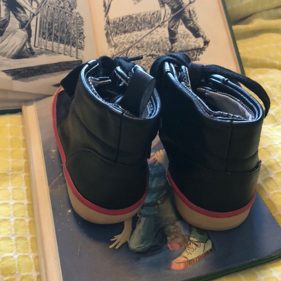 SOLD Old Navy High Top Sneakers Toddler 7 - Picture 3 of 6